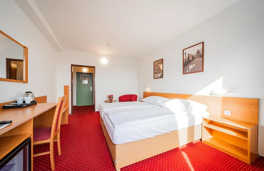 Hotel Globus-1